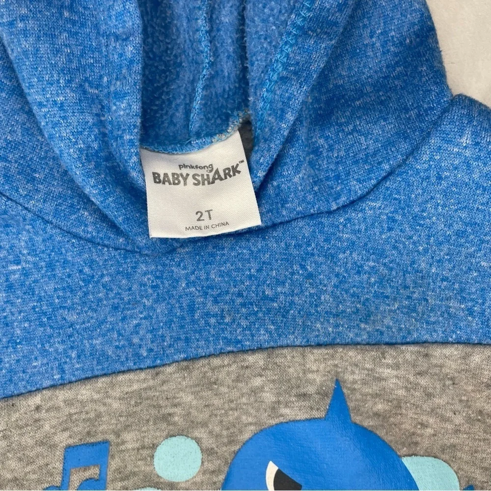 Nickelodeon Baby Shark 2T Blue Sweat shirt and Sweatpants set Preloved